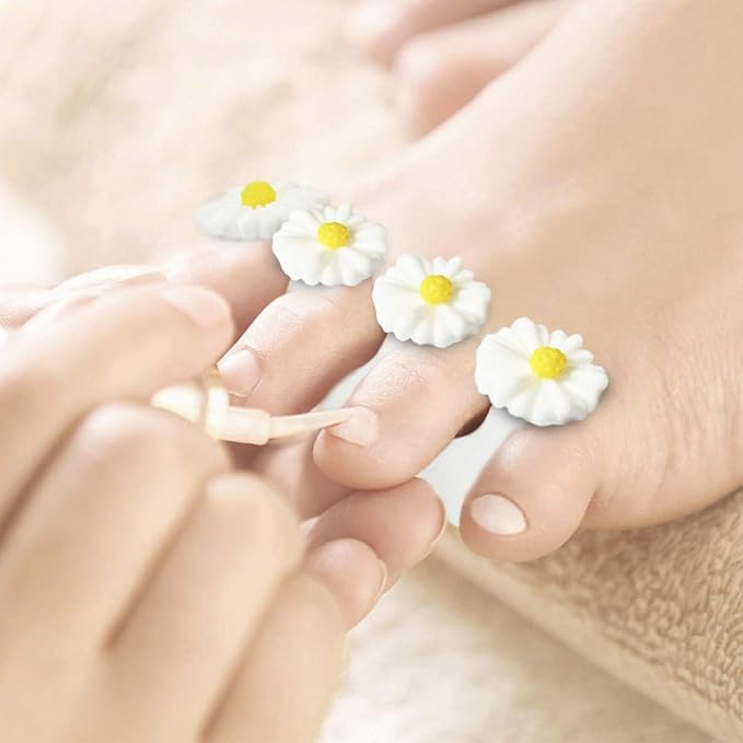 Beaupretty Silicone Toe Separators for Pedicures 16 Pieces Daisy Flower Spacers and Dividers for Nail Art and Salon Use Comfortable Soft Cushions for Toe Spreaders