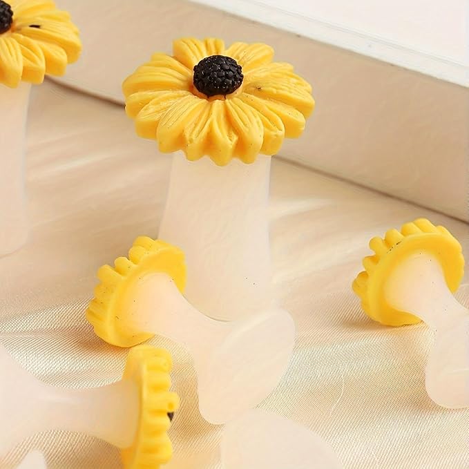 16pcs Daisy Toe Separators, Silicone for Pedicure Nail Polish Gel Foot Toe Spacers, Pedicures Nail Art Tools(8pcs White Daisy +8pcs Yellow Daisy)