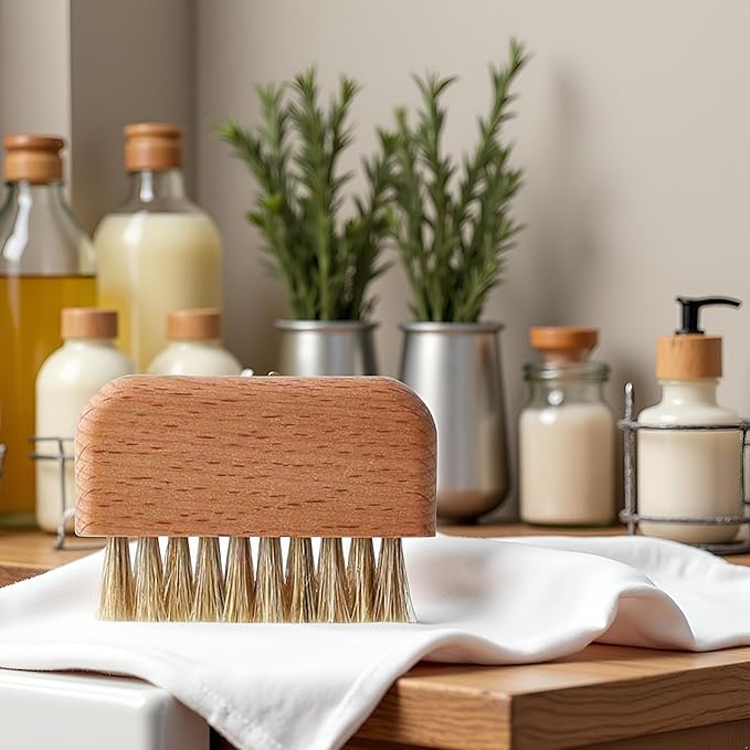 Brown Wooden Nail Brush, Natural Beech Wood Bristle Nail Brush Non-Slip Fingernail Hand Scrub Brush Nails and Toes Cleaning Tools Accessories