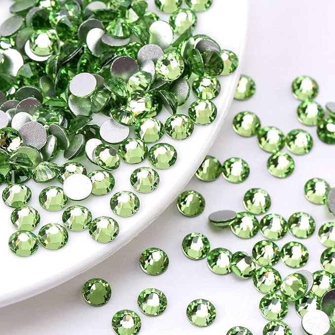 Novani Rhinestones 3000Pcs Flatback Crystal Round Loose Gemstones Glass Rhinestones for Crafts Makeup Nail Art Clothes Shoes DIY Decorations(SS10, 2.7-2.9mm,Green)