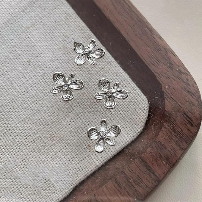 40PCS Gold Flower Nail Art Charms, 3D Metal Alloy Nail Charms Cute Mini Floral Blossom Designs Manicure Jewelry Charms Rhinestones for Women Nail Art DIY