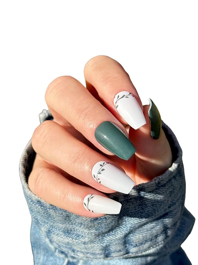 | 20 Exquisite Gel Nail Polish Strips w/Application Accessories - No UV/LED Lamp Required (Holiday | Green Holly & Red Foil Berries)