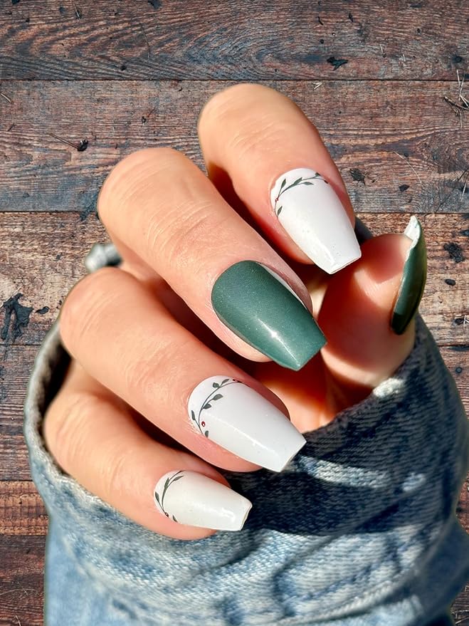 | 20 Exquisite Gel Nail Polish Strips w/Application Accessories - No UV/LED Lamp Required (Holiday | Green Holly & Red Foil Berries)