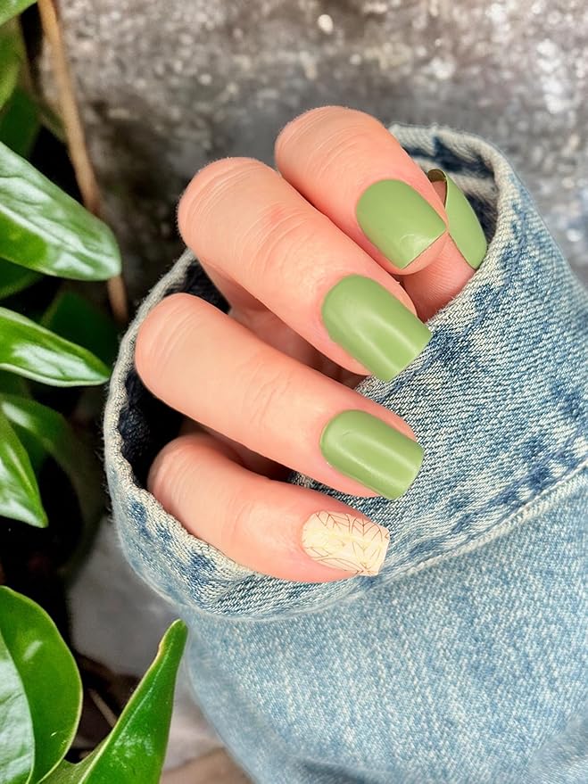 | 20 Exquisite Gel Nail Polish Strips w/Application Accessories - No UV/LED Lamp Required (Gold Foil Leaves & Green)